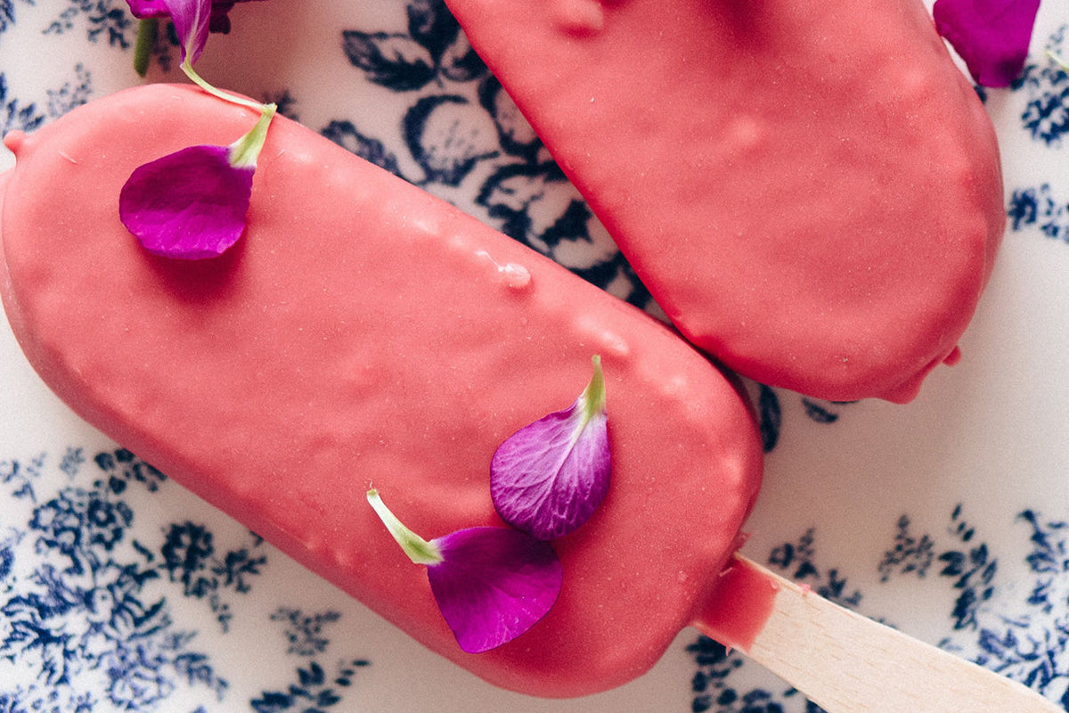 Popsicles glacés cerise-framboise sans sucre au collagène marin