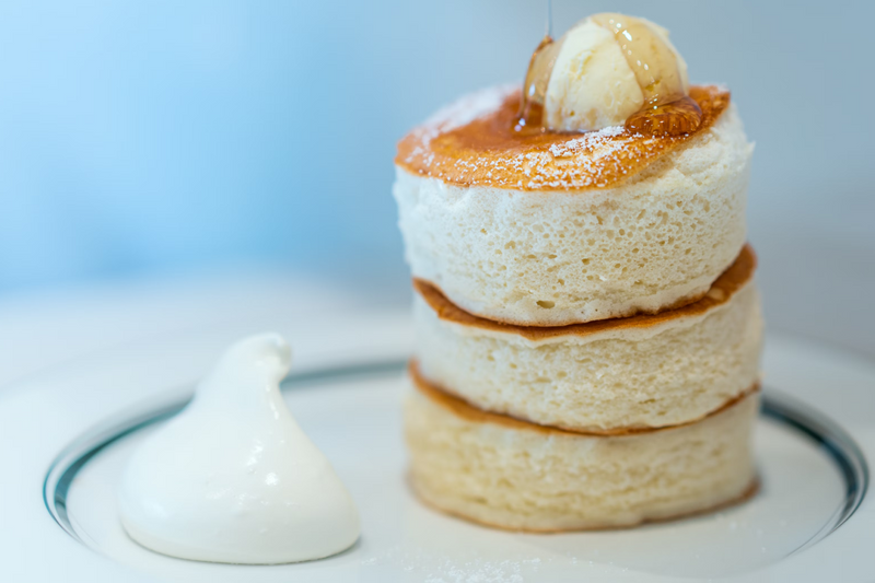 Flauschige Cookie Cream Protein-Pfannkuchen. 